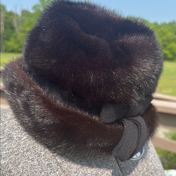 Dior Black Fur Hat with Bow - Picture 5 of 6